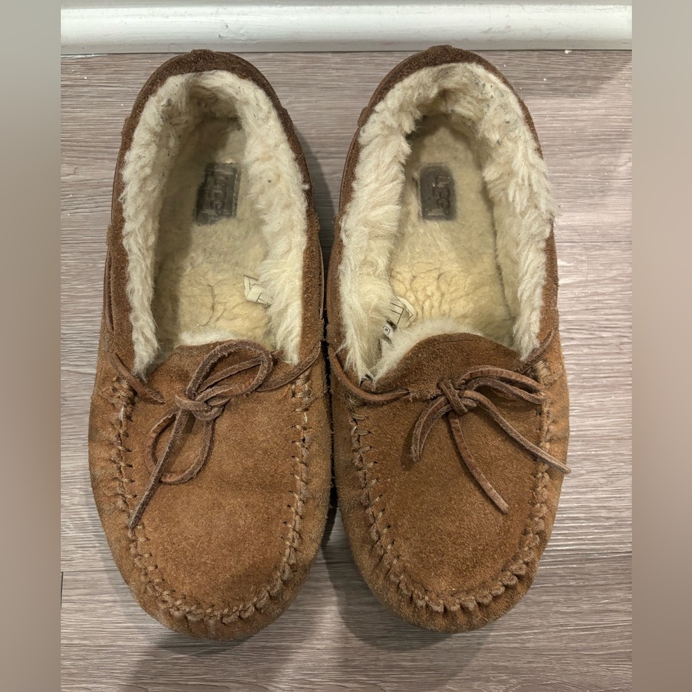 Women’s Ugg Chestnut Moccasins - Size 4